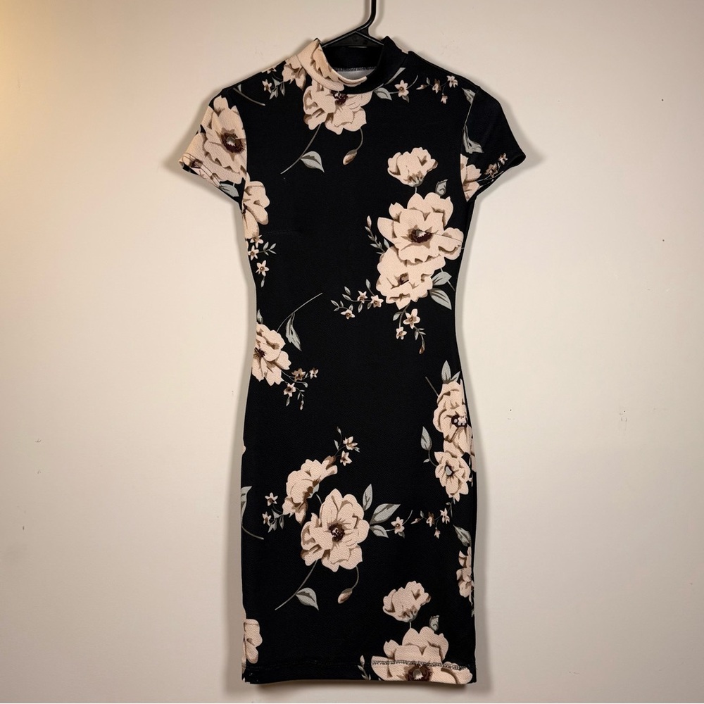 Black and Cream Floral Mini T-Shirt Dress